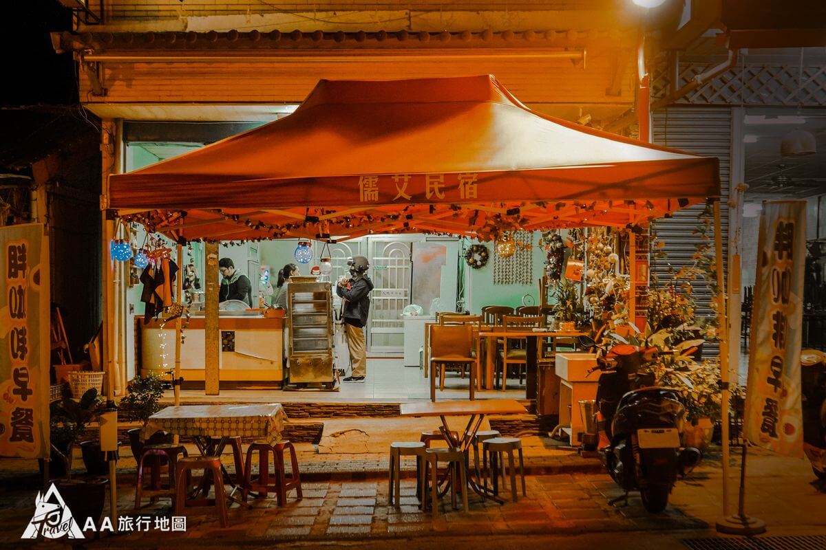 儒艾民宿是個早餐店，還有個小帳篷非常可愛